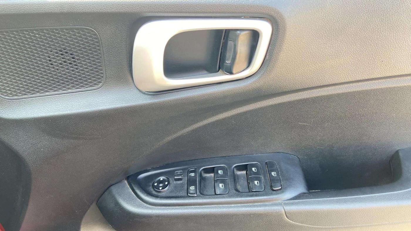 2019 Hyundai VENUE S 1.2, Petrol, Manual, 31,994 km, Driver Side Door Panels Control