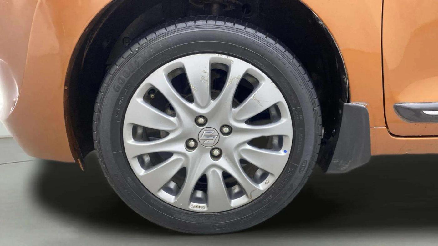 2017 Maruti Baleno ALPHA DIESEL 1.3, Diesel, Manual, 57,653 km, Left Front Wheel