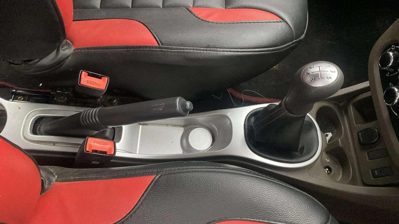 2018 Renault Duster RXS PETROL, Petrol, Manual, 46,760 km, Gear Lever