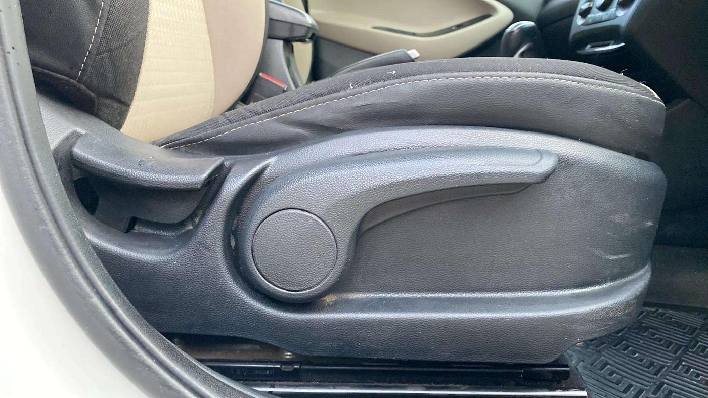 2018 Hyundai Elite i20 SPORTZ 1.4 CRDI, Diesel, Manual, 72,508 km, Driver Side Adjustment Panel
