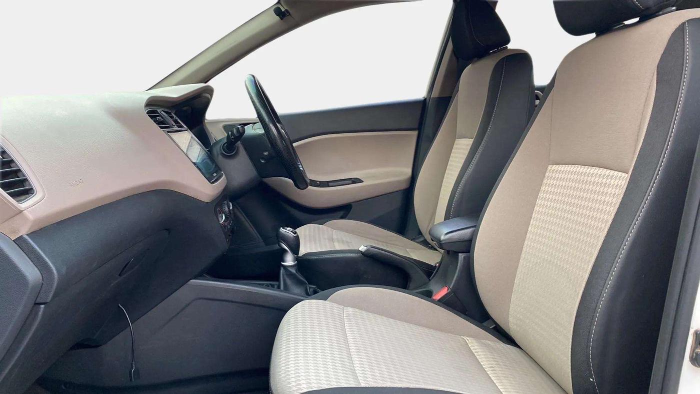 2018 Hyundai Elite i20 SPORTZ 1.4 CRDI, Diesel, Manual, 72,508 km, Right Side Front Door Cabin