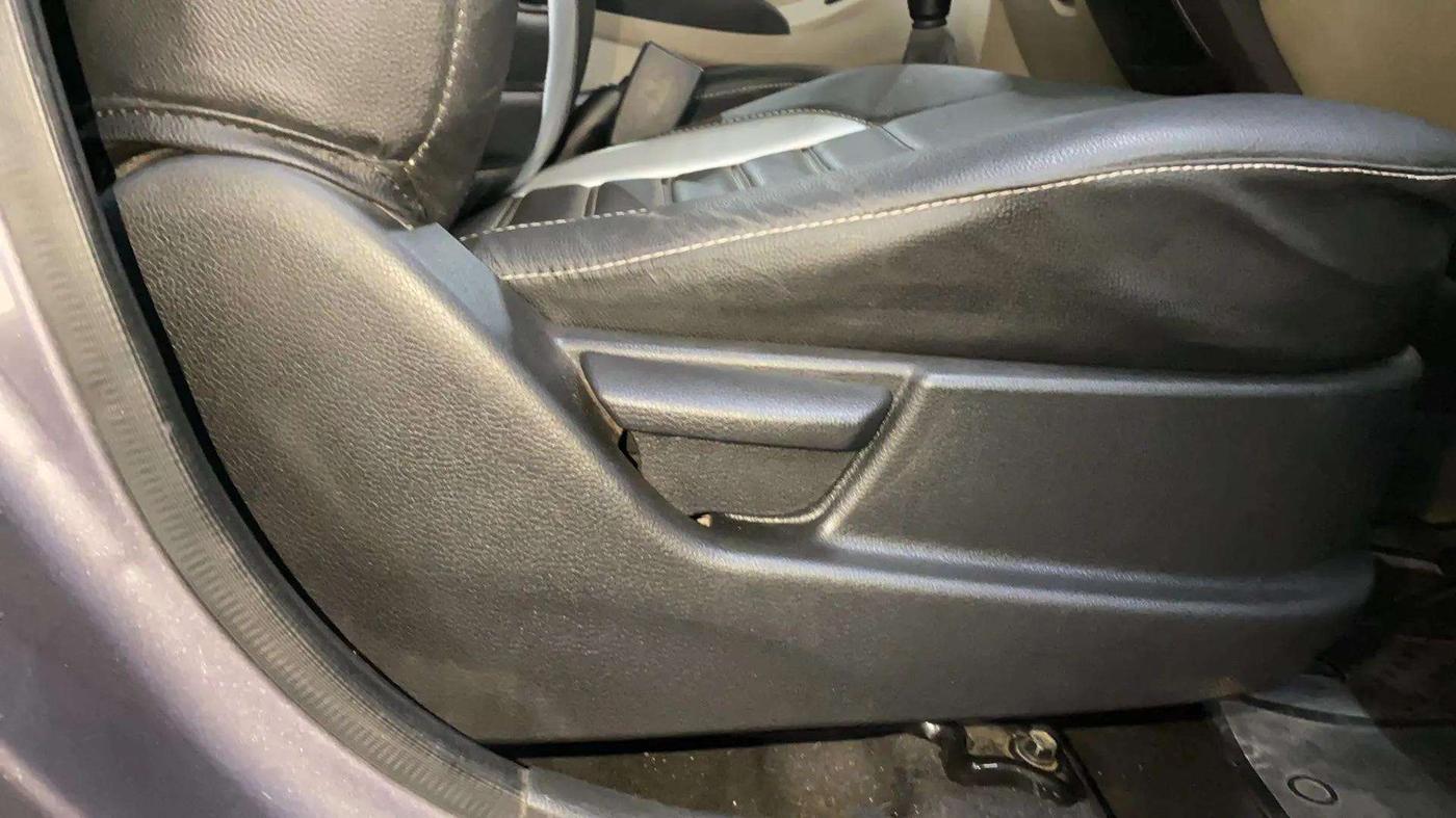 2015 Hyundai Eon ERA +, Petrol, Manual, 52,383 km, Driver Side Adjustment Panel