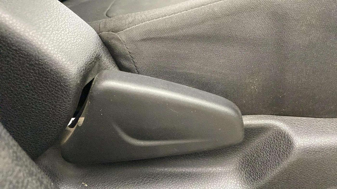 2019 Renault Kwid RXT 0.8 (O), CNG, Manual, 25,365 km, Driver Side Adjustment Panel