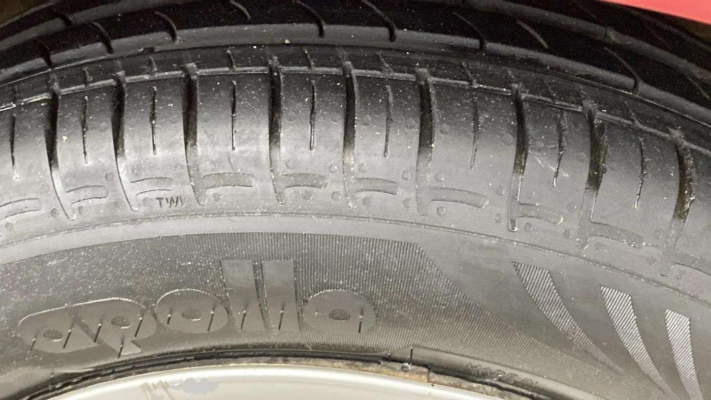 2018 Hyundai Grand i10 MAGNA 1.2 KAPPA VTVT, Petrol, Manual, 45,149 km, Right Front Tyre Tread