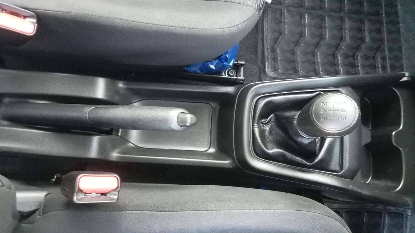2024 Maruti Swift LXi, Petrol, Manual, 12,959 km, Gear Lever