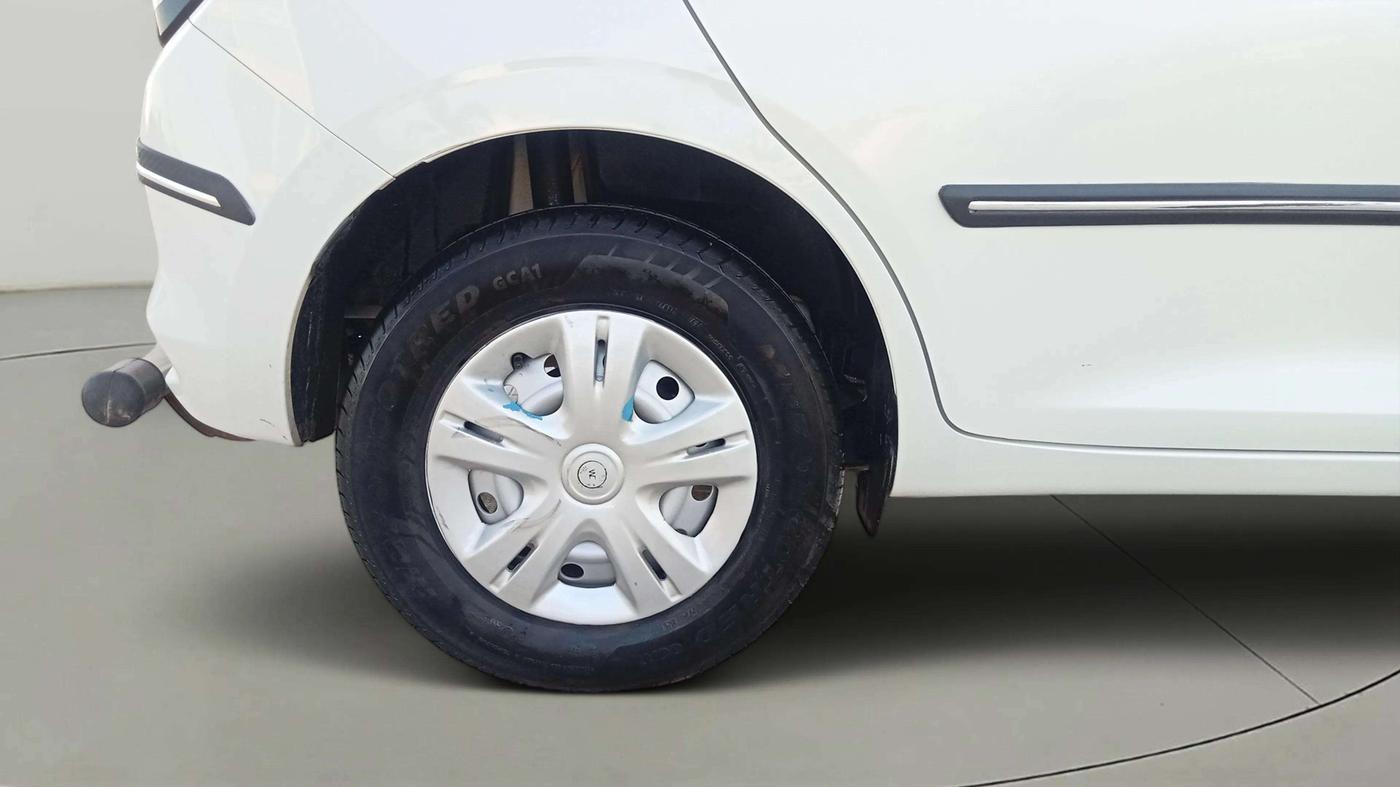 2024 Maruti Swift LXi, Petrol, Manual, 12,959 km, Right Rear Wheel