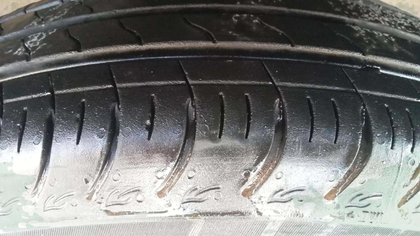 2024 Maruti Swift LXi, Petrol, Manual, 12,959 km, Right Front Tyre Tread