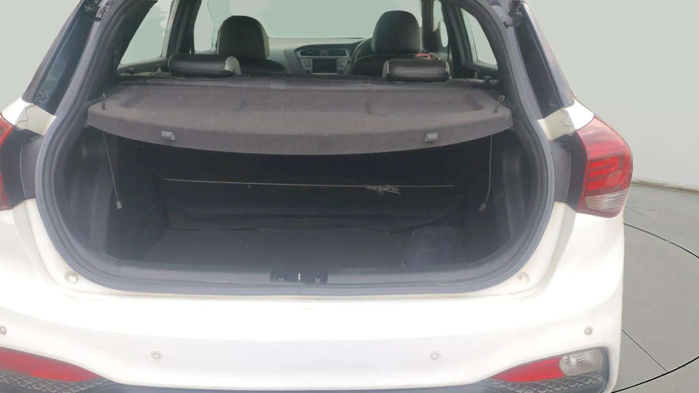 2018 Hyundai Elite i20 ASTA 1.2 DUAL TONE, Petrol, Manual, 56,893 km, Boot Inside