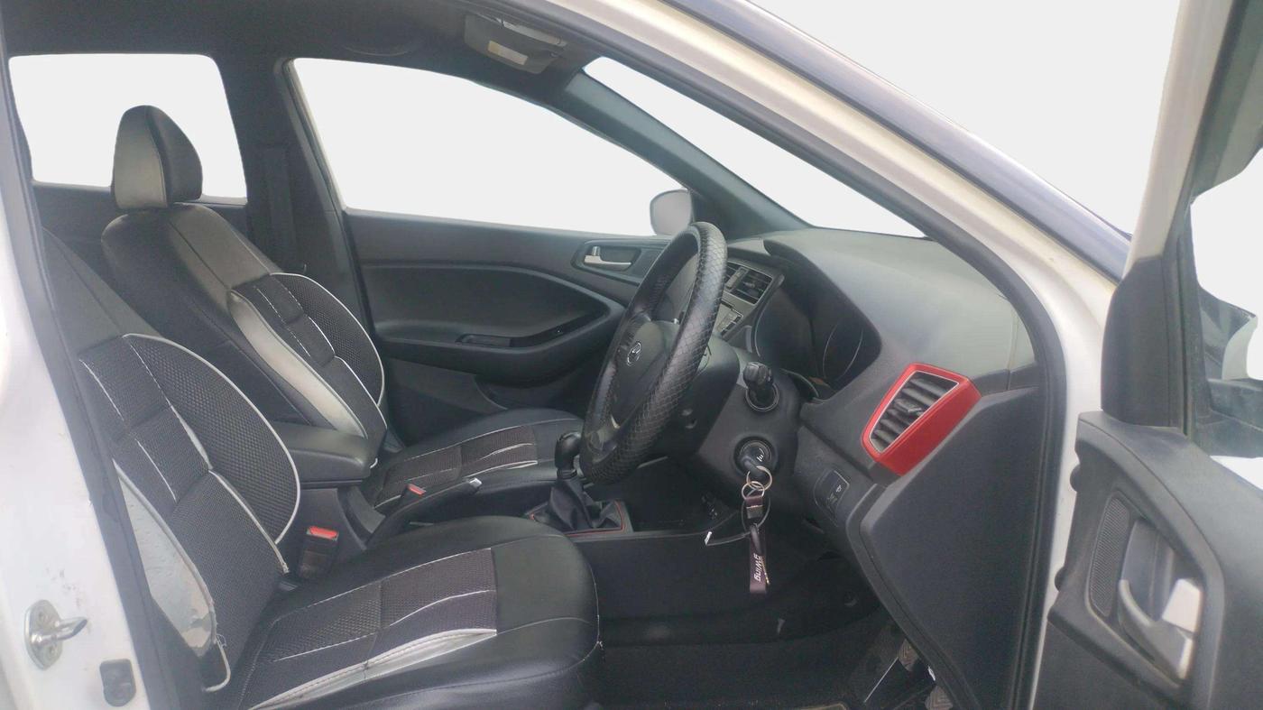 2018 Hyundai Elite i20 ASTA 1.2 DUAL TONE, Petrol, Manual, 56,893 km, Right Side Front Door Cabin
