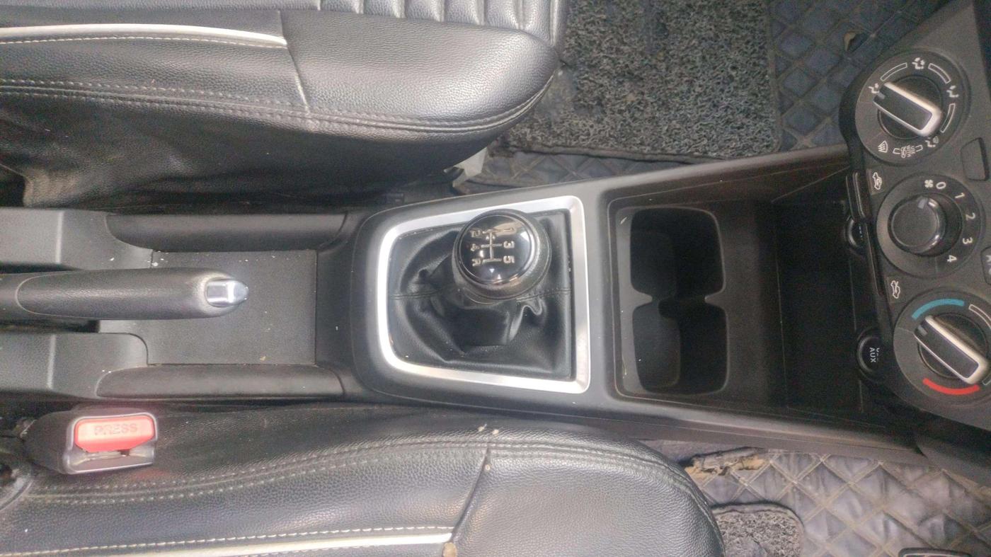 2021 Maruti Swift VXI, Petrol, Manual, 45,600 km, Gear Lever