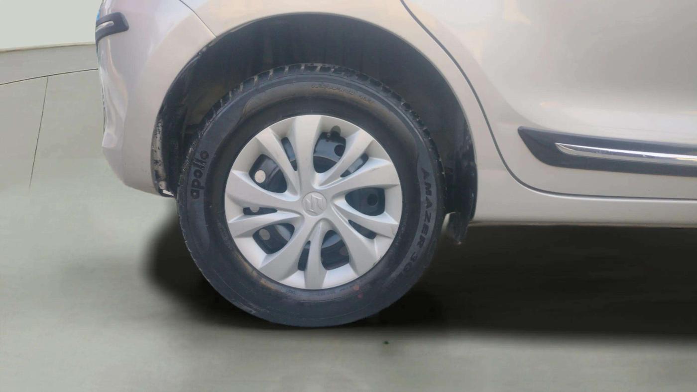 2021 Maruti Swift VXI, Petrol, Manual, 45,600 km, Right Rear Wheel