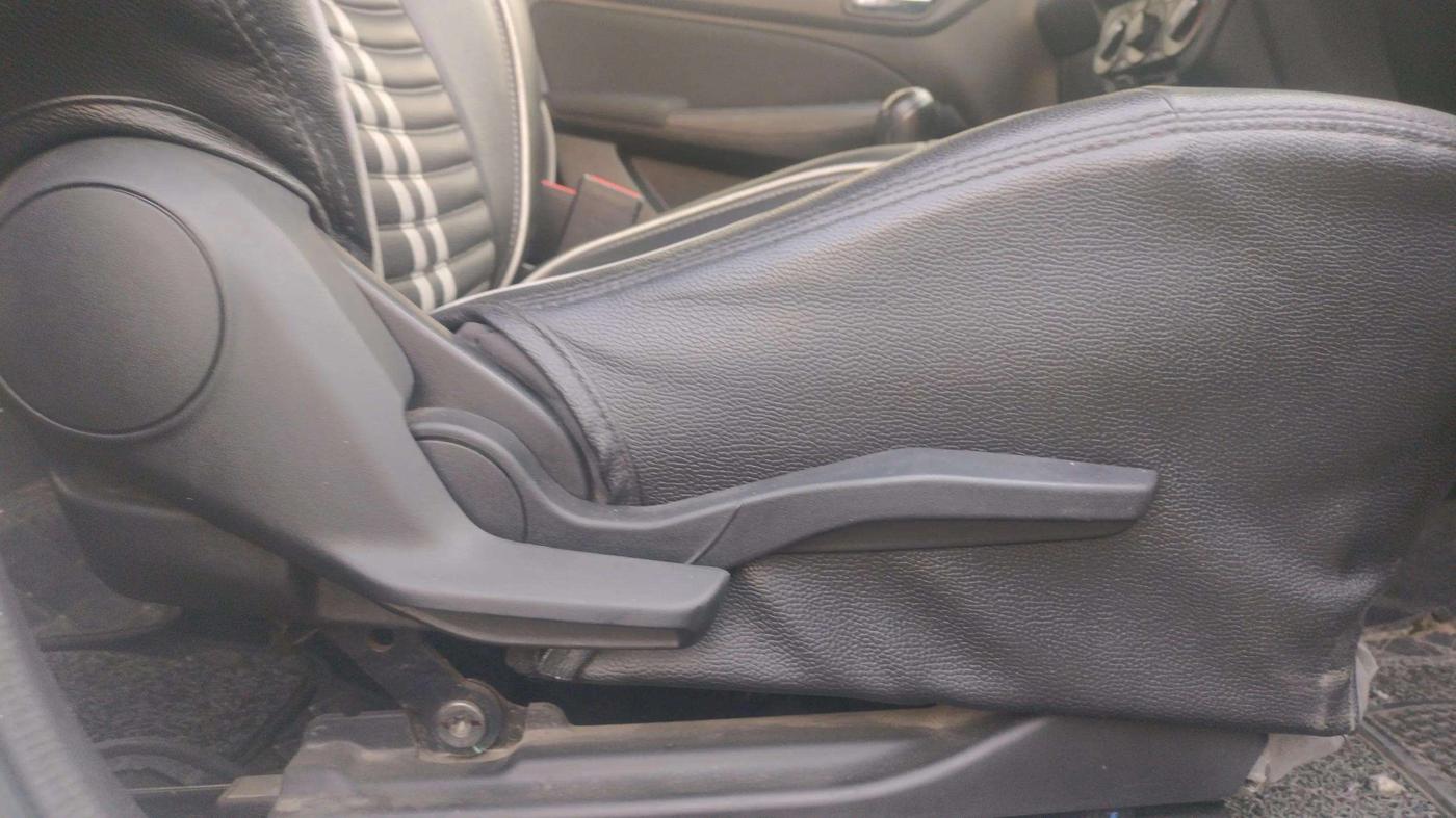 2021 Maruti Swift VXI, Petrol, Manual, 45,600 km, Driver Side Adjustment Panel