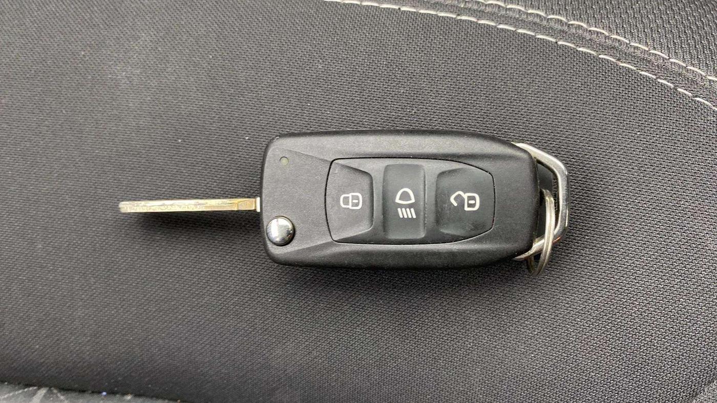 2022 Tata NEXON XM PETROL, Petrol, Manual, 9,935 km, Key Close Up