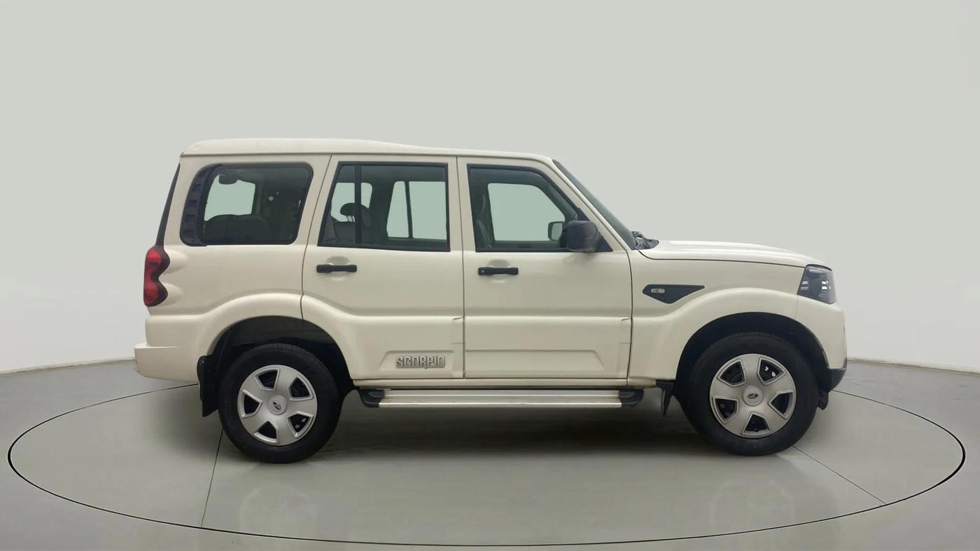 2018 Mahindra Scorpio S5, Diesel, Manual, 97,701 km, Right Side View