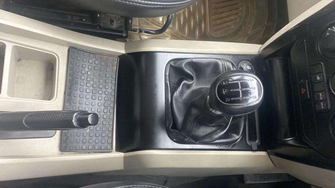 2018 Mahindra Scorpio S5, Diesel, Manual, 97,701 km, Gear Lever