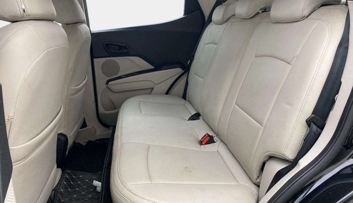 2021 Mahindra XUV300 W6 1.2 PETROL, Petrol, Manual, 25,653 km, Right Side Rear Door Cabin