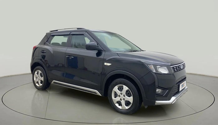 2021 Mahindra XUV300 W6 1.2 PETROL, Petrol, Manual, 25,653 km, Right Front Diagonal