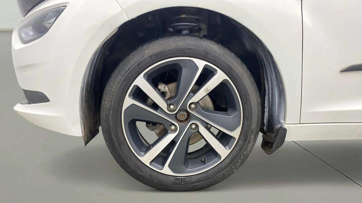 2024 Tata ALTROZ XZ CNG, CNG, Manual, 34,928 km, Left Front Wheel
