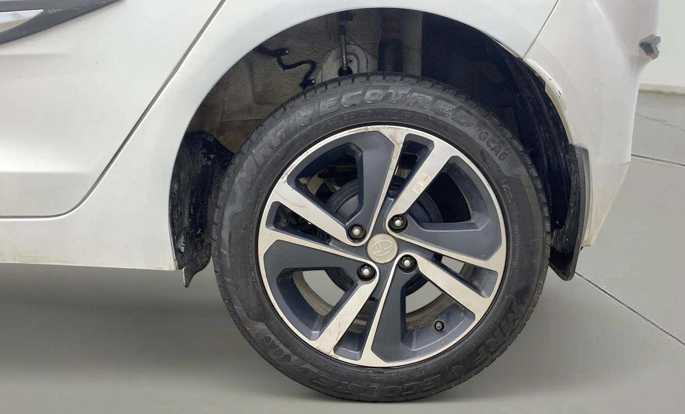 2024 Tata ALTROZ XZ CNG, CNG, Manual, 34,928 km, Left Rear Wheel