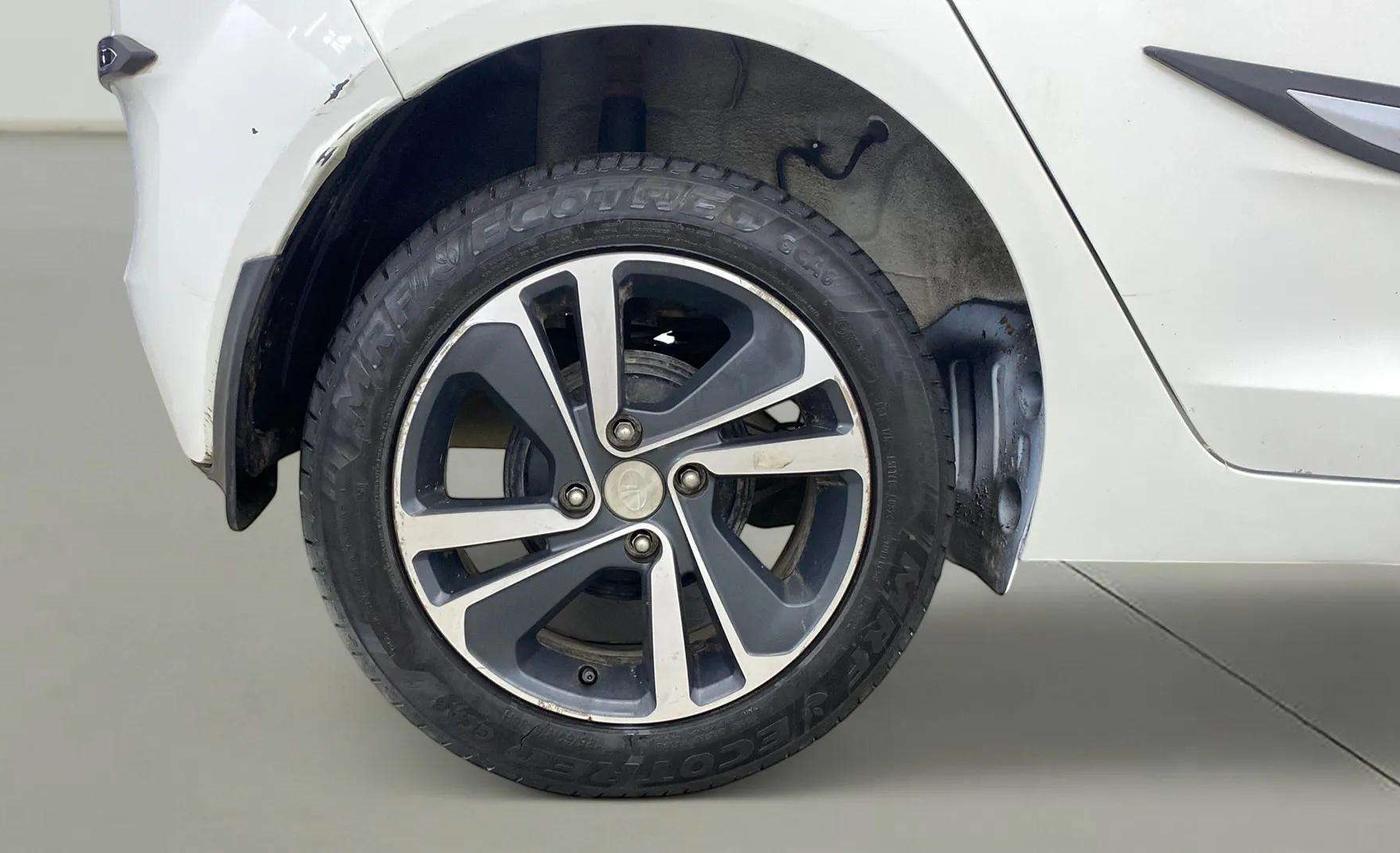 2024 Tata ALTROZ XZ CNG, CNG, Manual, 34,928 km, Right Rear Wheel
