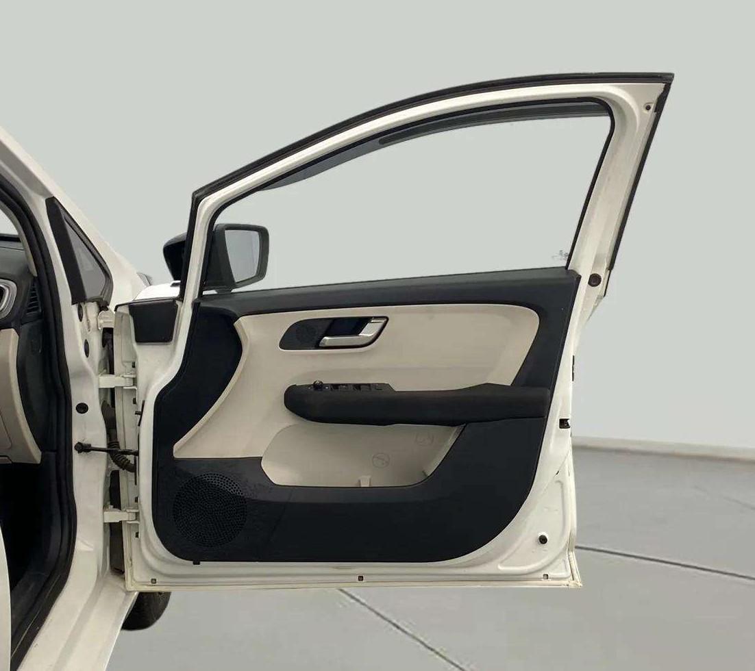 2024 Tata ALTROZ XZ CNG, CNG, Manual, 34,928 km, RHS Front Door