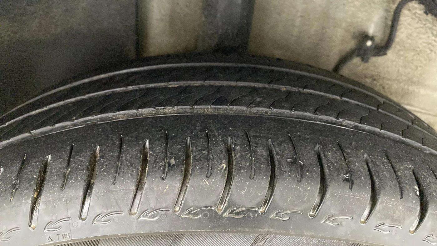 2024 Tata ALTROZ XZ CNG, CNG, Manual, 34,928 km, Right Rear Tyre Tread
