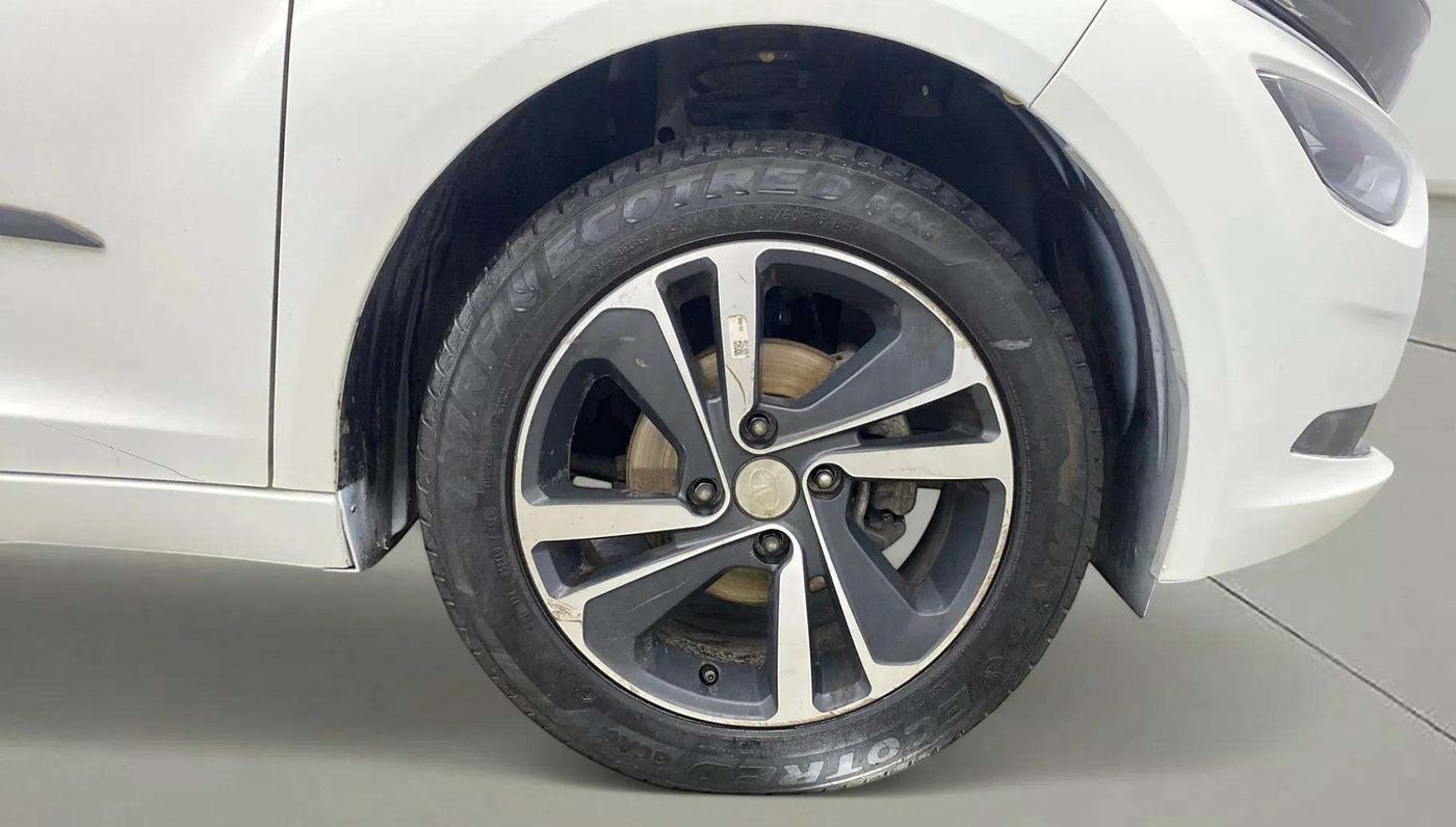 2024 Tata ALTROZ XZ CNG, CNG, Manual, 34,928 km, Right Front Wheel