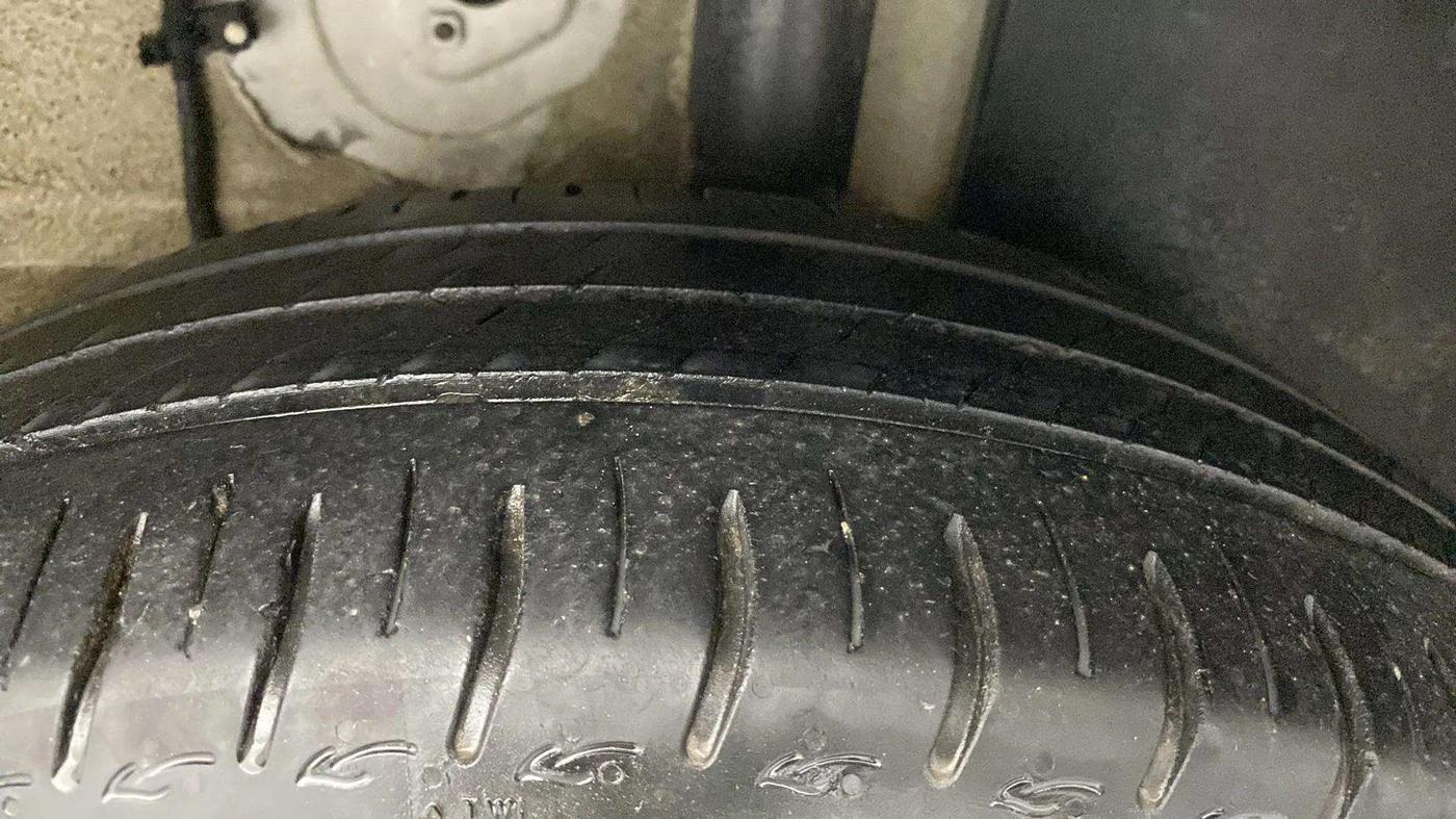 2024 Tata ALTROZ XZ CNG, CNG, Manual, 34,928 km, Left Rear Tyre Tread