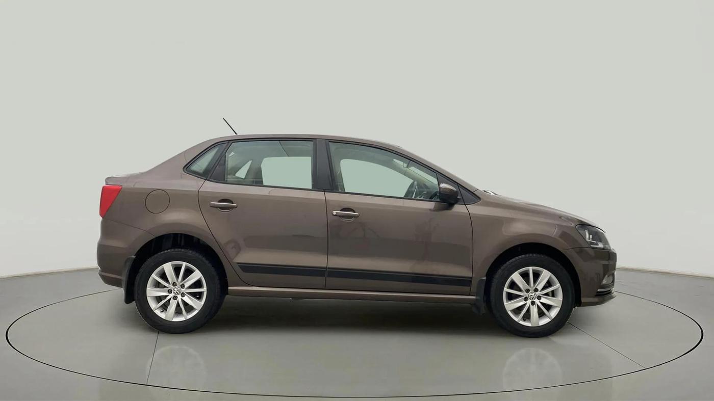 2016 Volkswagen Ameo HIGHLINE1.2L, Petrol, Manual, 44,362 km, Right Side View