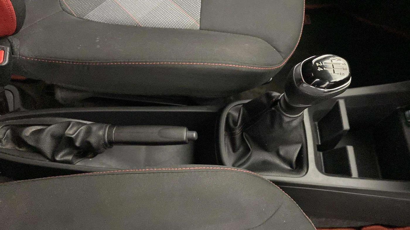 2021 Renault Kwid RXT 1.0 (O), Petrol, Manual, 15,674 km, Gear Lever