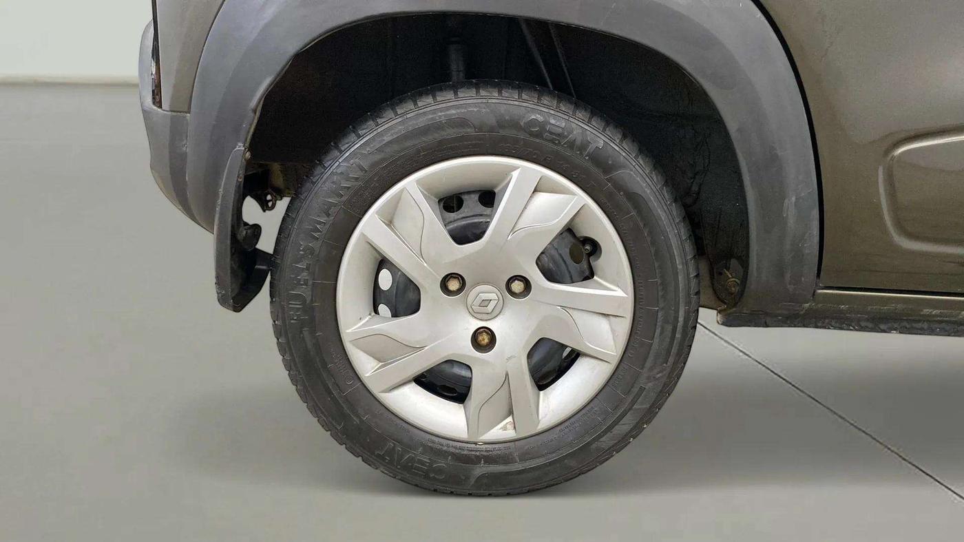 2021 Renault Kwid RXT 1.0 (O), Petrol, Manual, 15,674 km, Right Rear Wheel