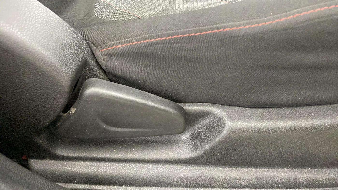 2021 Renault Kwid RXT 1.0 (O), Petrol, Manual, 15,674 km, Driver Side Adjustment Panel