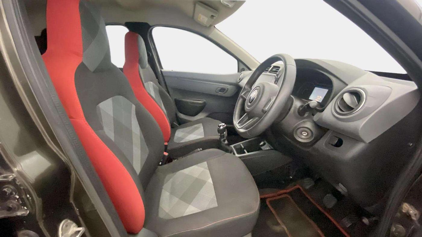 2021 Renault Kwid RXT 1.0 (O), Petrol, Manual, 15,674 km, Right Side Front Door Cabin