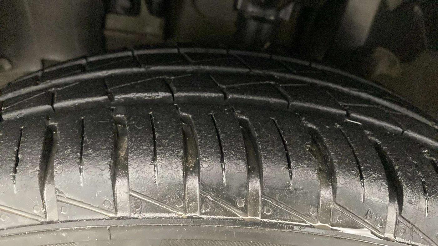 2021 Renault Kwid RXT 1.0 (O), Petrol, Manual, 15,674 km, Left Front Tyre Tread