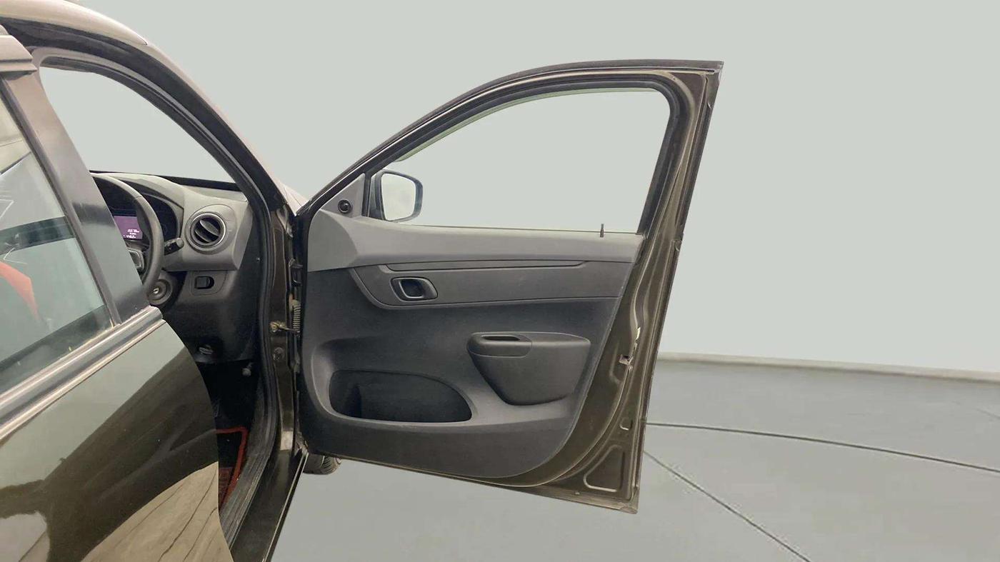 2021 Renault Kwid RXT 1.0 (O), Petrol, Manual, 15,674 km, RHS Front Door