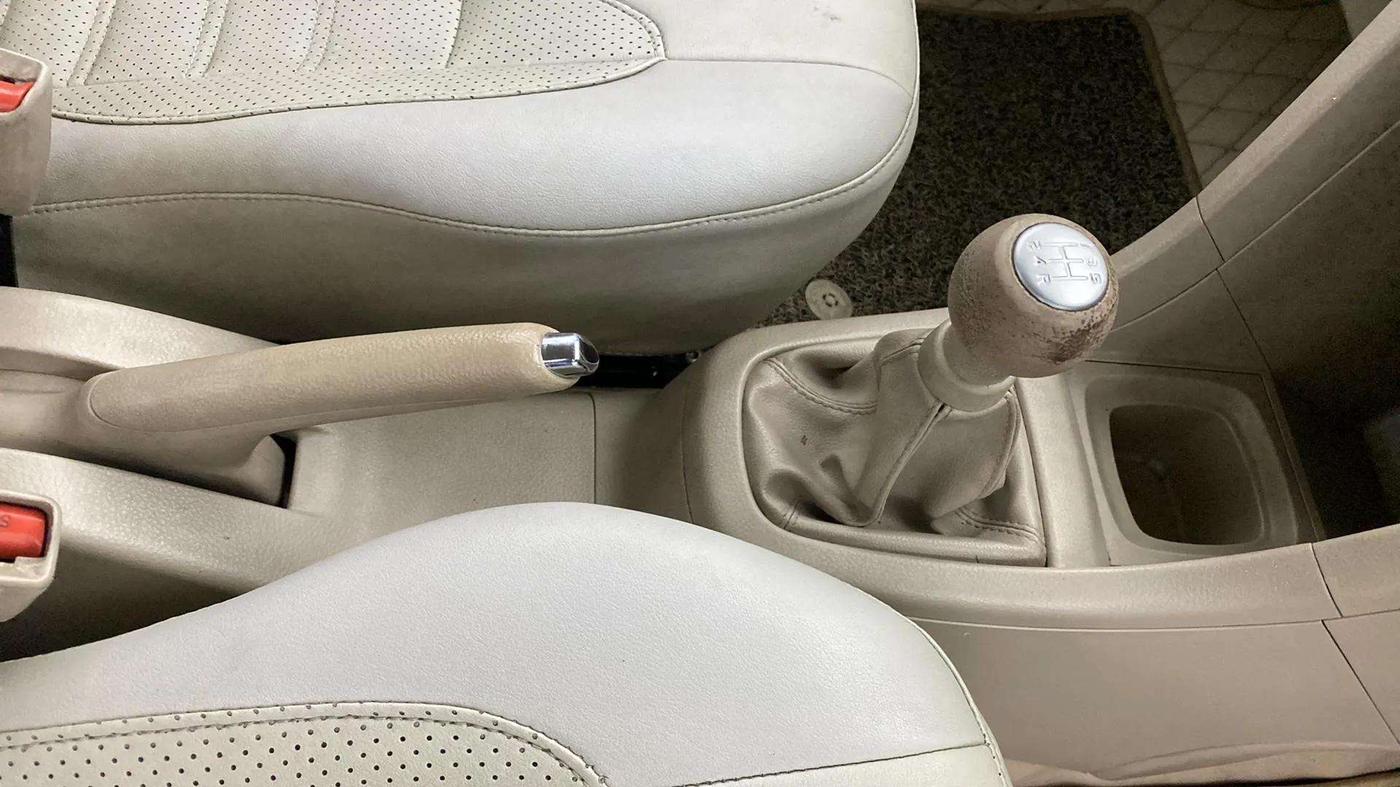 2015 Maruti Swift Dzire ZXI, Petrol, Manual, 63,719 km, Gear Lever