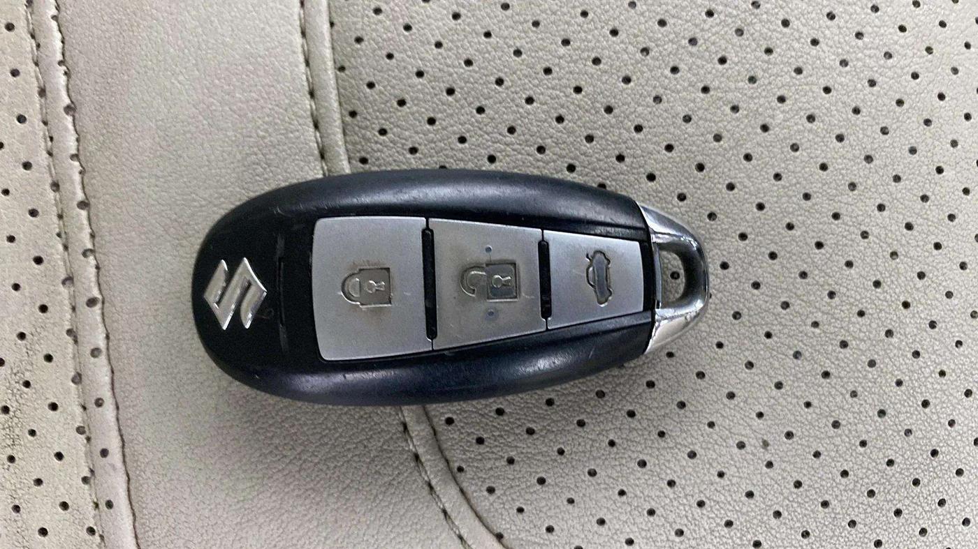 2015 Maruti Swift Dzire ZXI, Petrol, Manual, 63,719 km, Key Close Up