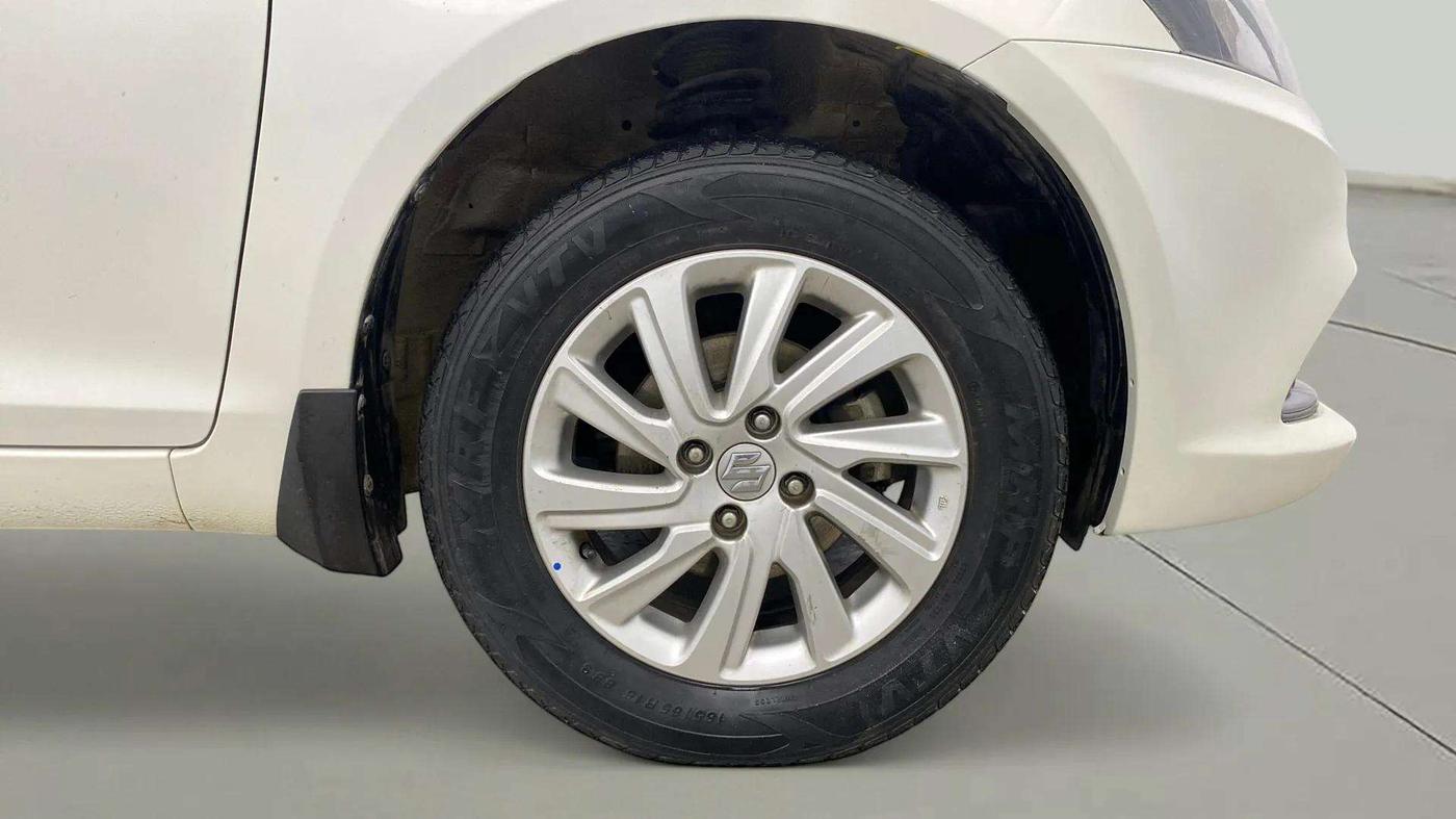2015 Maruti Swift Dzire ZXI, Petrol, Manual, 63,719 km, Right Front Wheel
