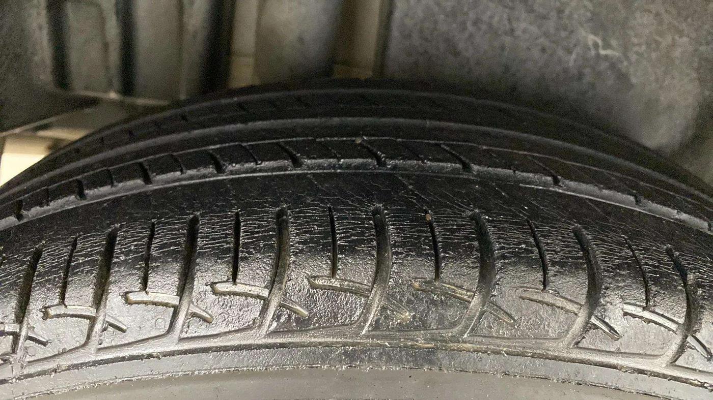 2015 Maruti Swift Dzire ZXI, Petrol, Manual, 63,719 km, Right Rear Tyre Tread