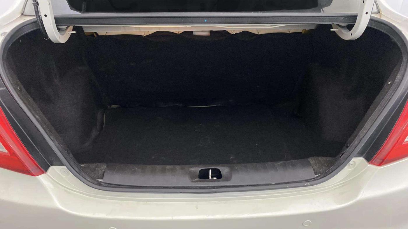 2015 Maruti Swift Dzire ZXI, Petrol, Manual, 63,719 km, Boot Inside