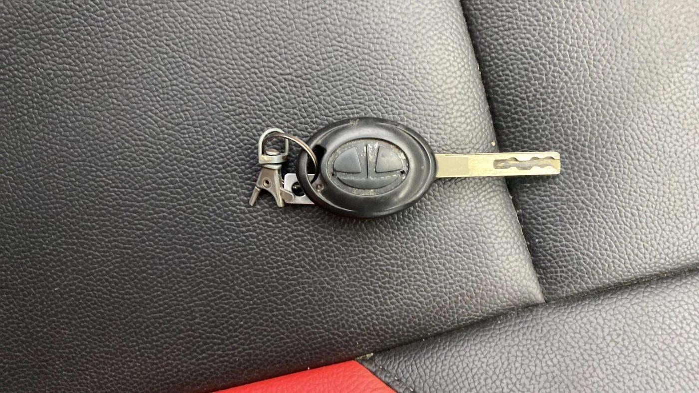2022 Tata ALTROZ XE PETROL, Petrol, Manual, 16,194 km, Key Close Up