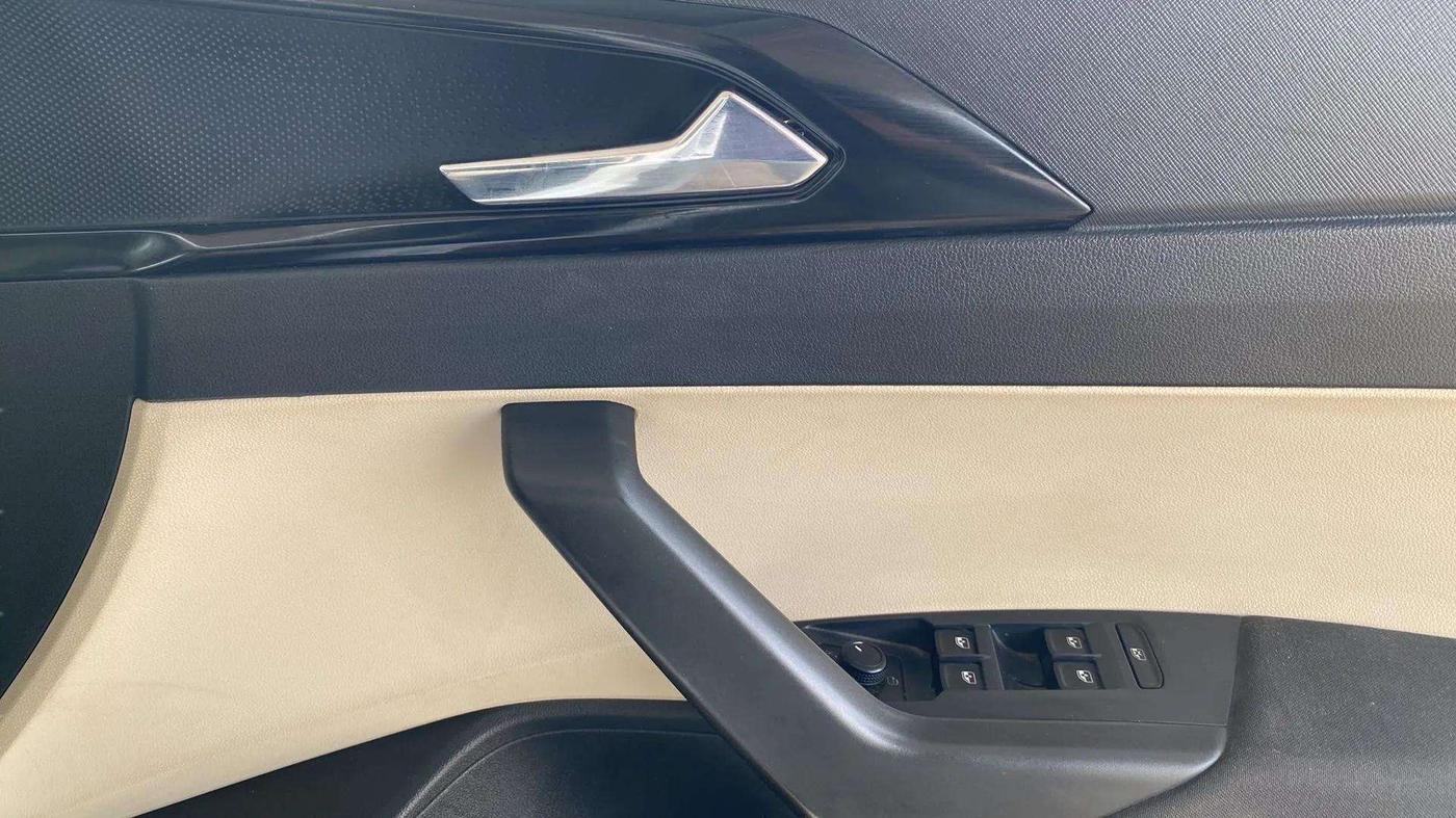 2022 Skoda SLAVIA AMBITION 1.0L TSI MT, Petrol, Manual, 41,414 km, Driver Side Door Panels Control