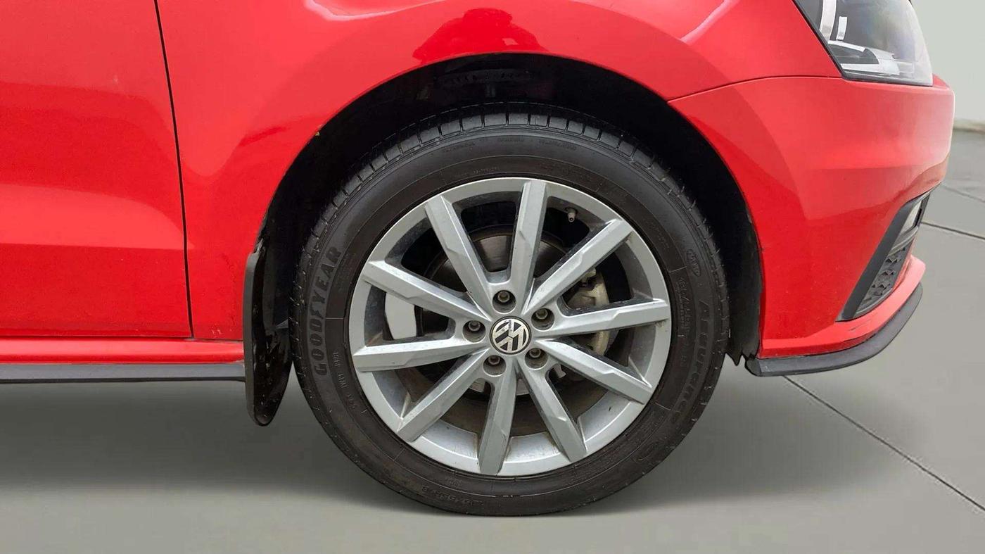 2021 Volkswagen Polo HIGHLINE PLUS 1.0, Petrol, Manual, 31,887 km, Right Front Wheel
