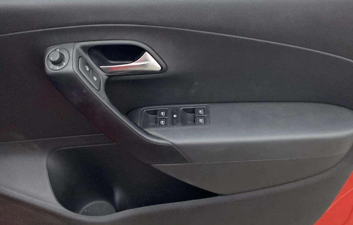 2021 Volkswagen Polo HIGHLINE PLUS 1.0, Petrol, Manual, 31,887 km, Driver Side Door Panels Control