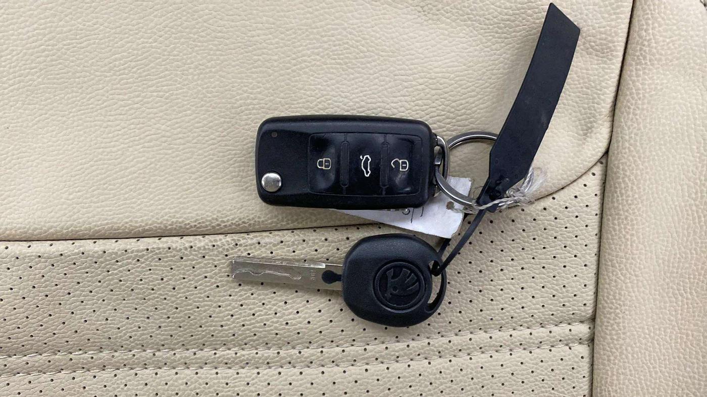 2020 Skoda Rapid 1.0 AMBITION TSI MT, Petrol, Manual, 97,482 km, Key Close Up