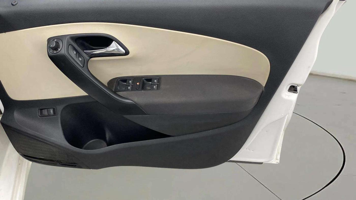 2020 Skoda Rapid 1.0 AMBITION TSI MT, Petrol, Manual, 97,482 km, Driver Side Door Panels Control