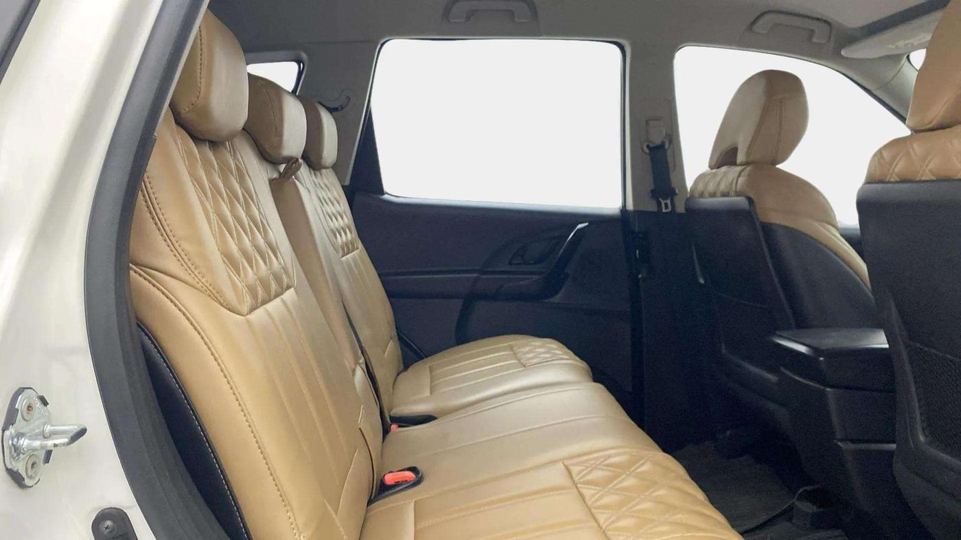 2020 Mahindra XUV500 W5, Diesel, Manual, 48,063 km, Right Side Rear Door Cabin