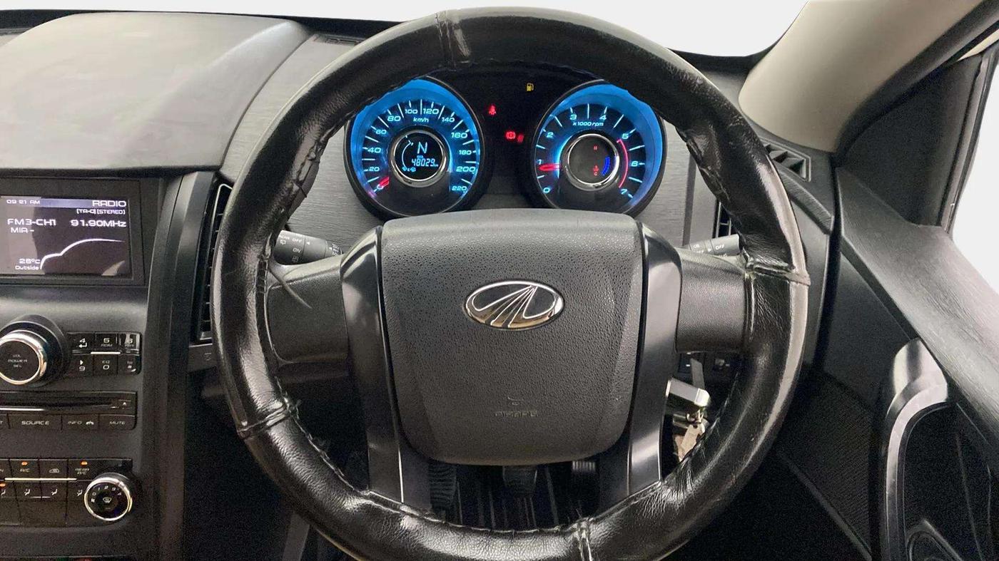 2020 Mahindra XUV500 W5, Diesel, Manual, 48,063 km, Steering Wheel Close Up