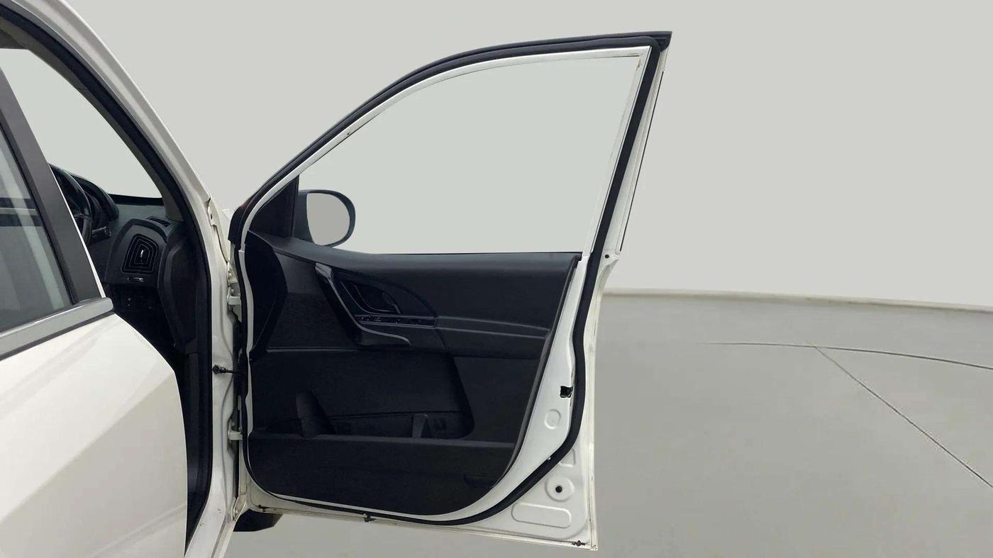 2020 Mahindra XUV500 W5, Diesel, Manual, 48,063 km, RHS Front Door