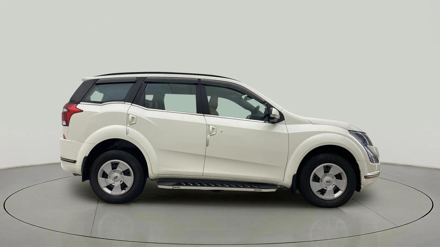 2020 Mahindra XUV500 W5, Diesel, Manual, 48,063 km, Right Side View